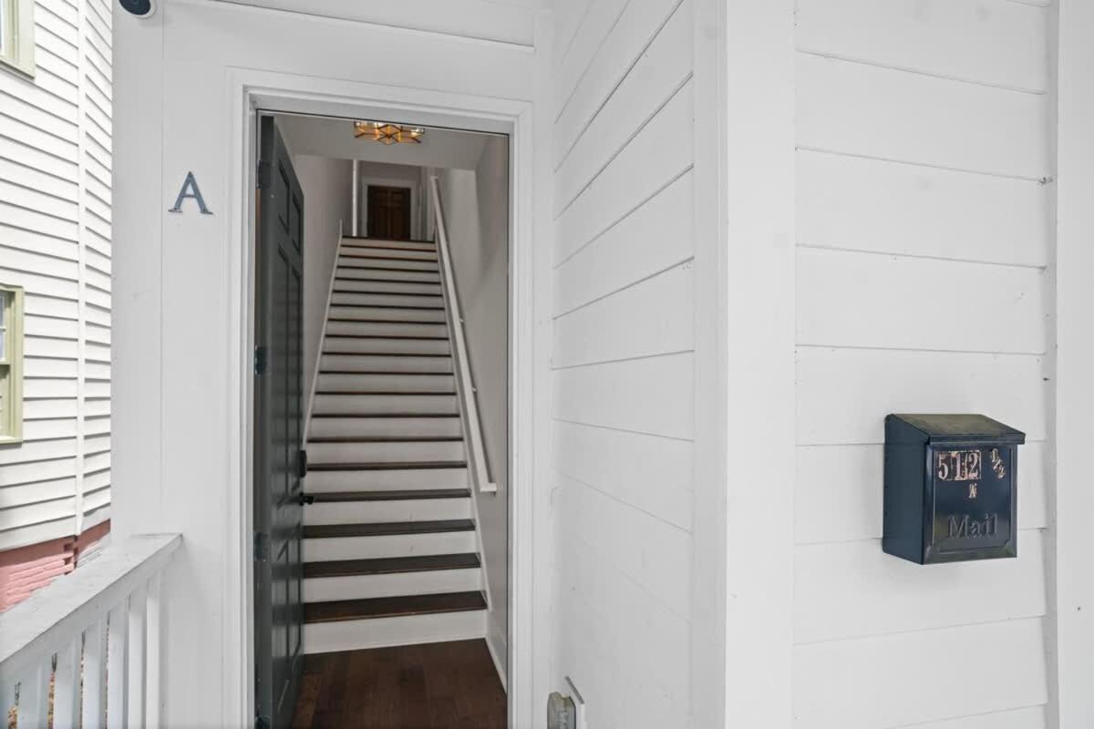 Holiday home Renovated Dog Friendly Duplex Near Food & Fun Fully Fenced Yard And Private Parking