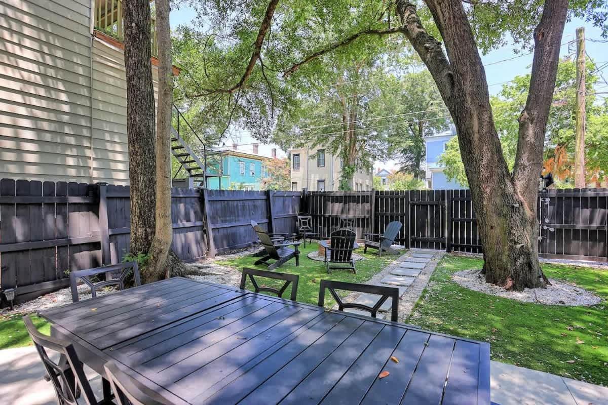 Renovated Dog Friendly Duplex Near Food & Fun Fully Fenced Yard And Private Parking Holiday home Savannah