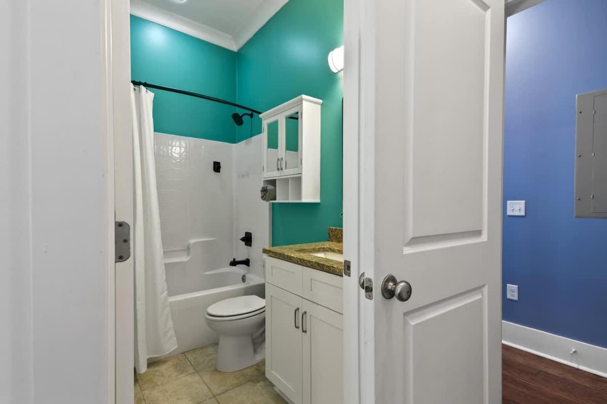 Renovated Dog Friendly Duplex Near Food & Fun Fully Fenced Yard And Private Parking Savannah