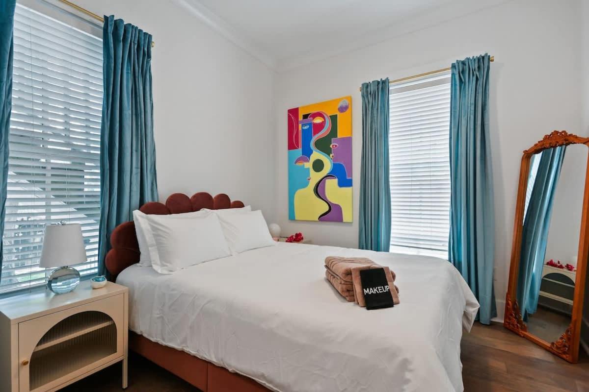 Renovated Dog Friendly Duplex Near Food & Fun Fully Fenced Yard And Private Parking Holiday home *