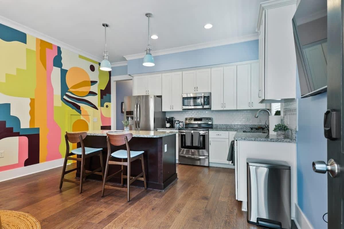 Renovated Dog Friendly Duplex Near Food & Fun Fully Fenced Yard And Private Parking * Savannah