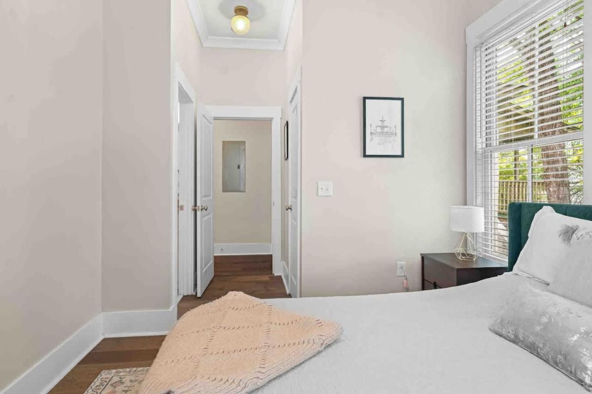 Downtown At The Peach House Dogs Welcome Fully Fenced Yard And Off-street Parking Apartment Savannah
