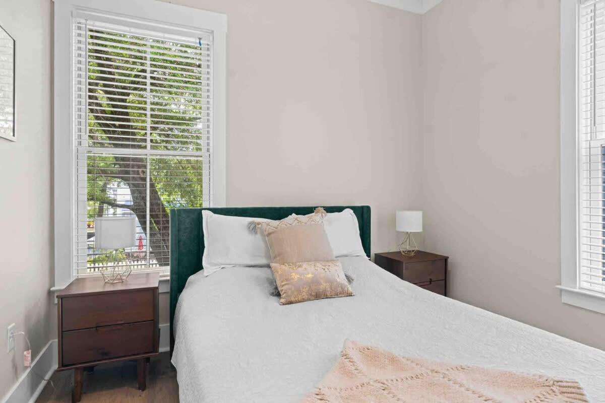 Apartment Downtown At The Peach House Dogs Welcome Fully Fenced Yard And Off-street Parking