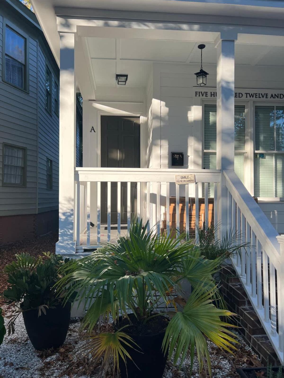 Apartment Downtown At The Peach House Dogs Welcome Fully Fenced Yard And Off-street Parking