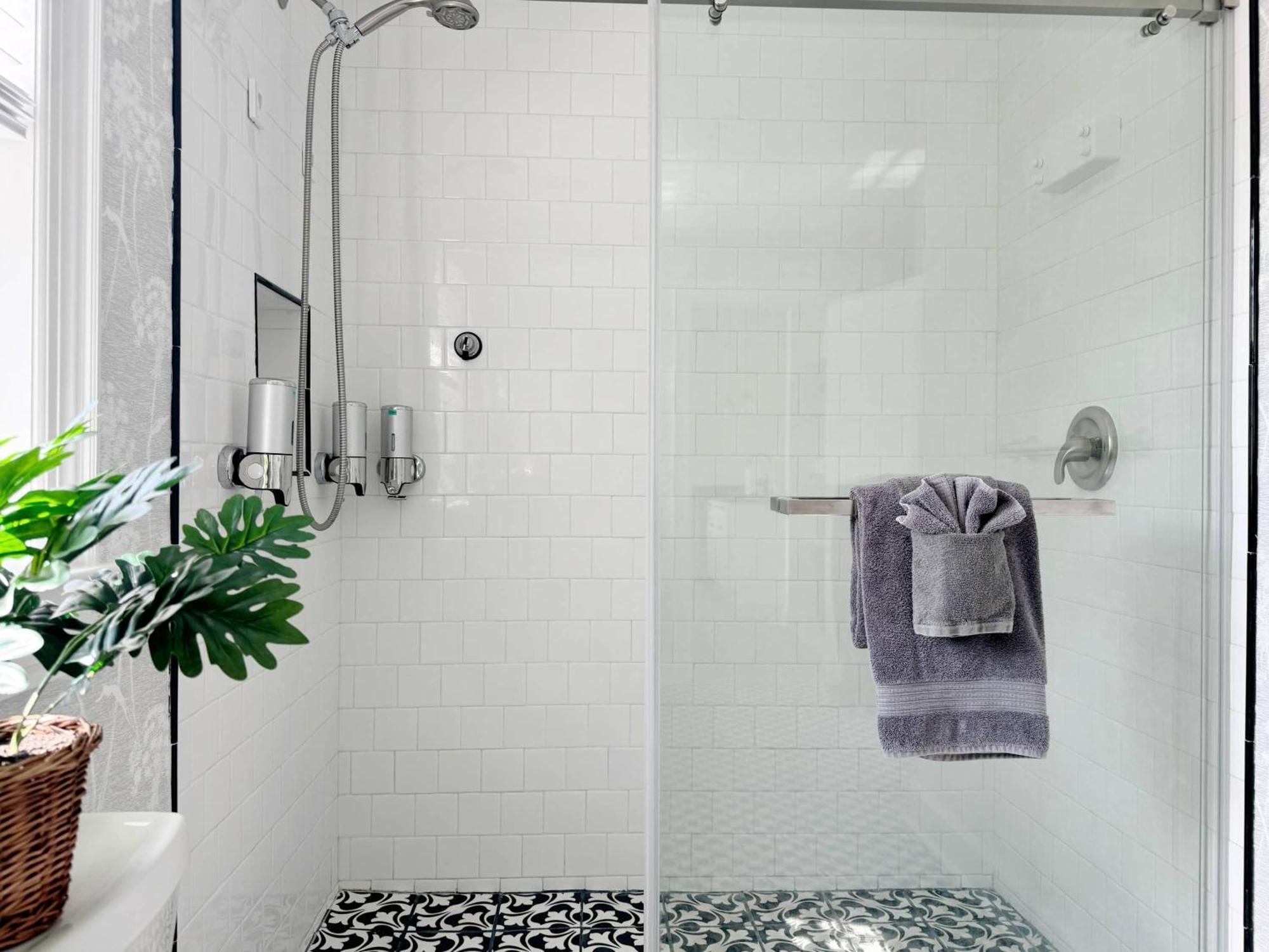 Sunny & Playful Carriage House In Downtown Here And Walk Everywhere *
