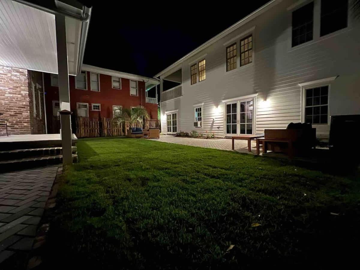 Spacious 3-floor Downtown Retreat - Prime Location *
