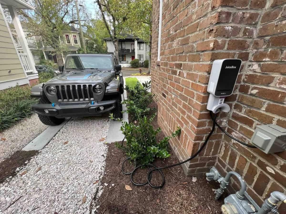 Spacious 3-floor Downtown Retreat - Prime Location