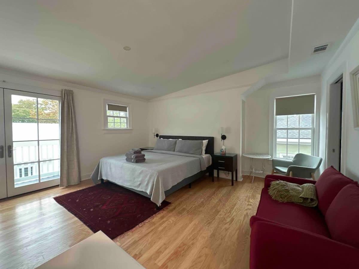 Spacious 3-floor Downtown Retreat - Prime Location Holiday home Savannah