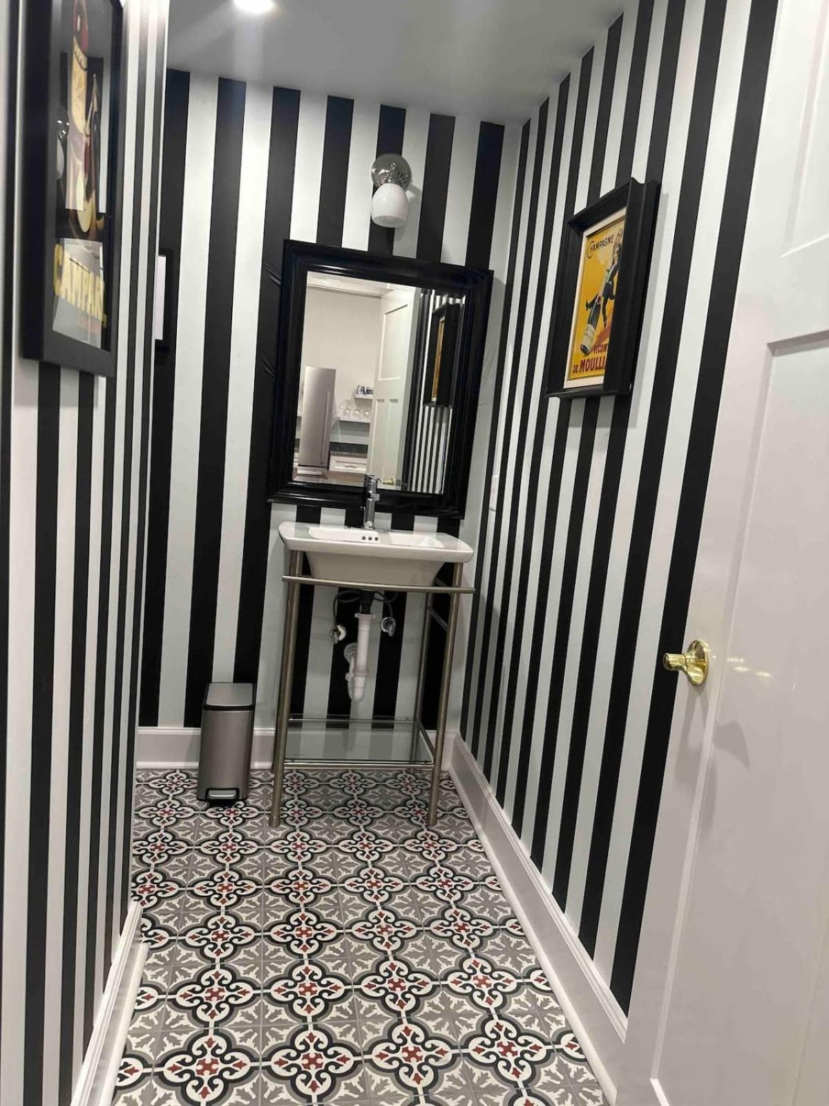 Spacious 3-floor Downtown Retreat - Prime Location Savannah