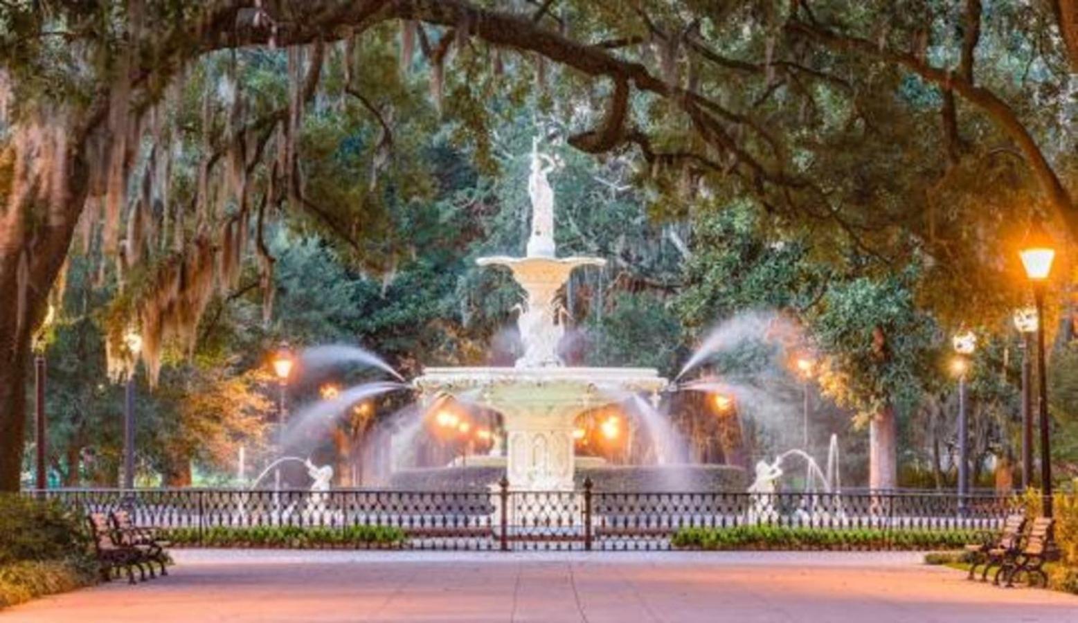 Private Backyard - Gaming Arcade - Free Parking - Family Holiday home Savannah