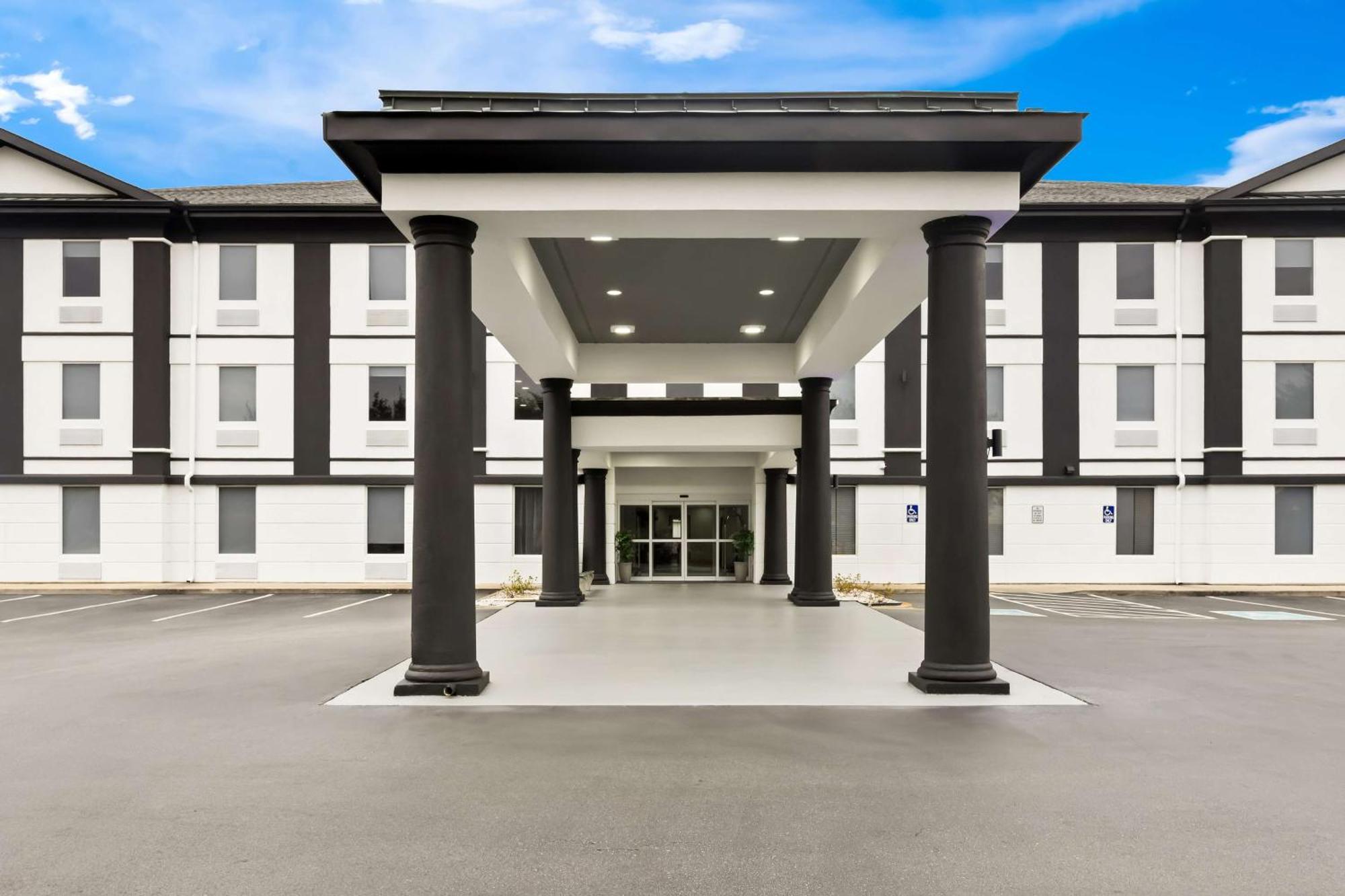 Sonesta Essential Hotel