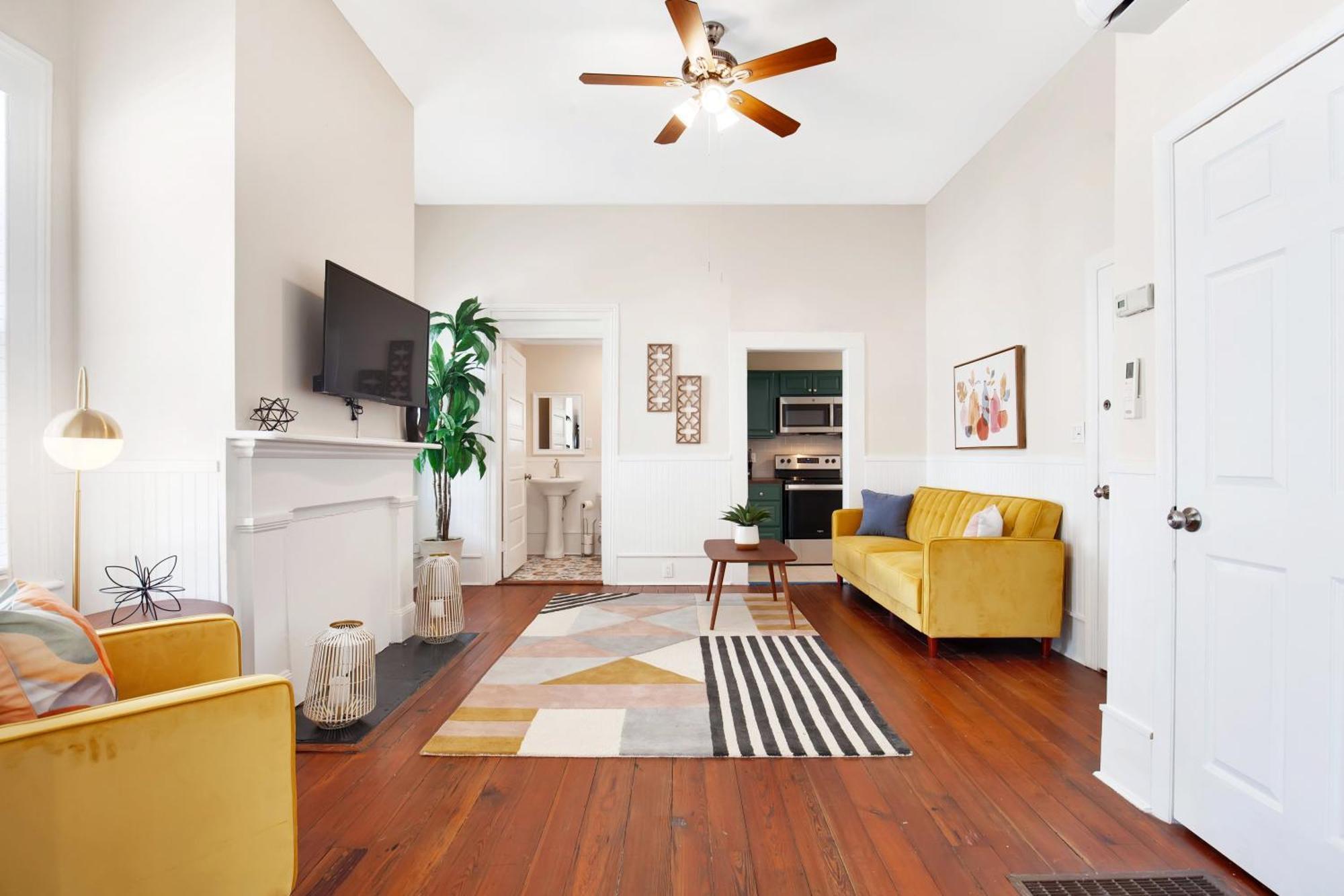 Comfortable Executive By The Park Heated Pool Access 1392