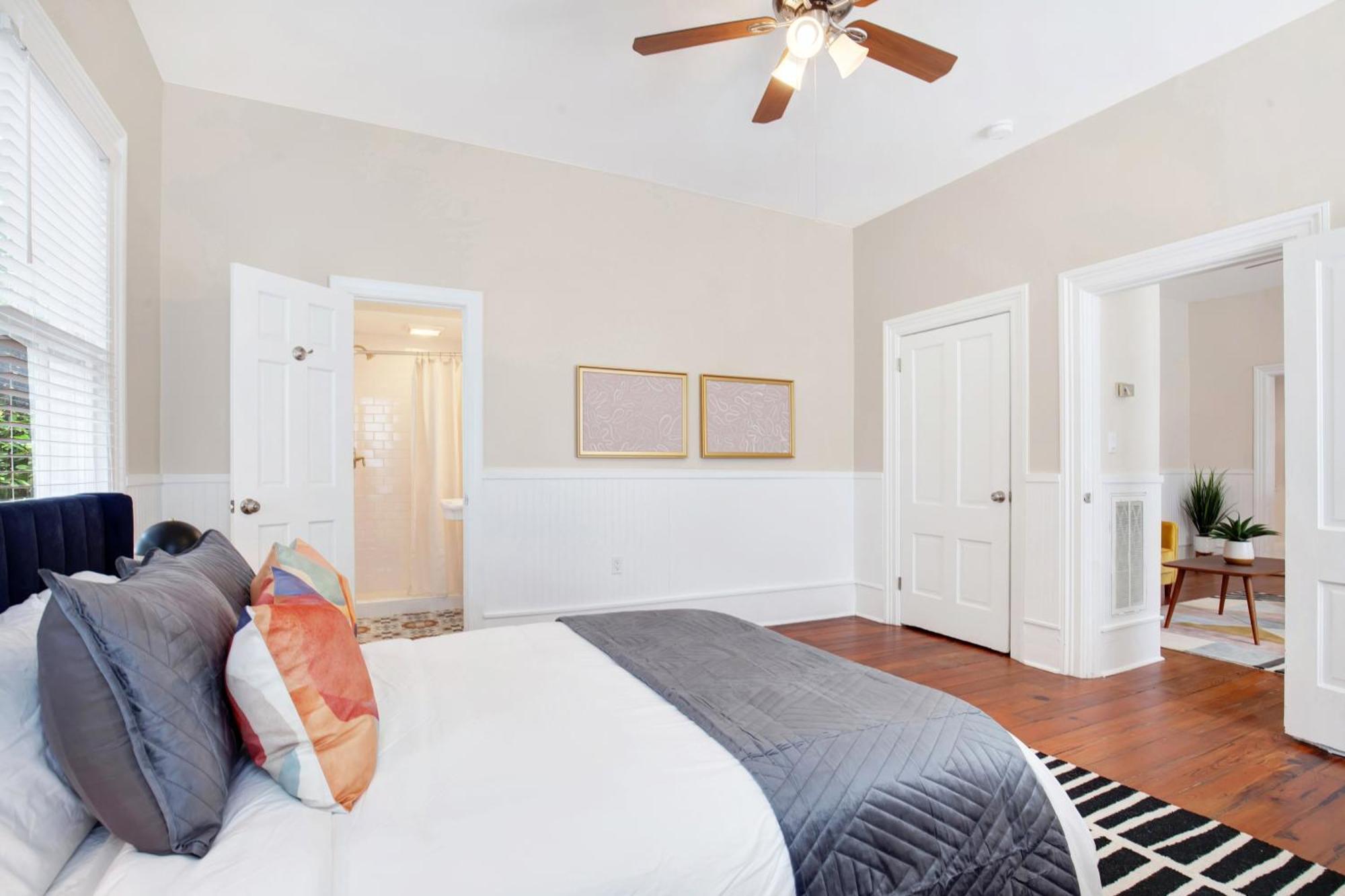 Comfortable Executive By The Park Heated Pool Access 1395
