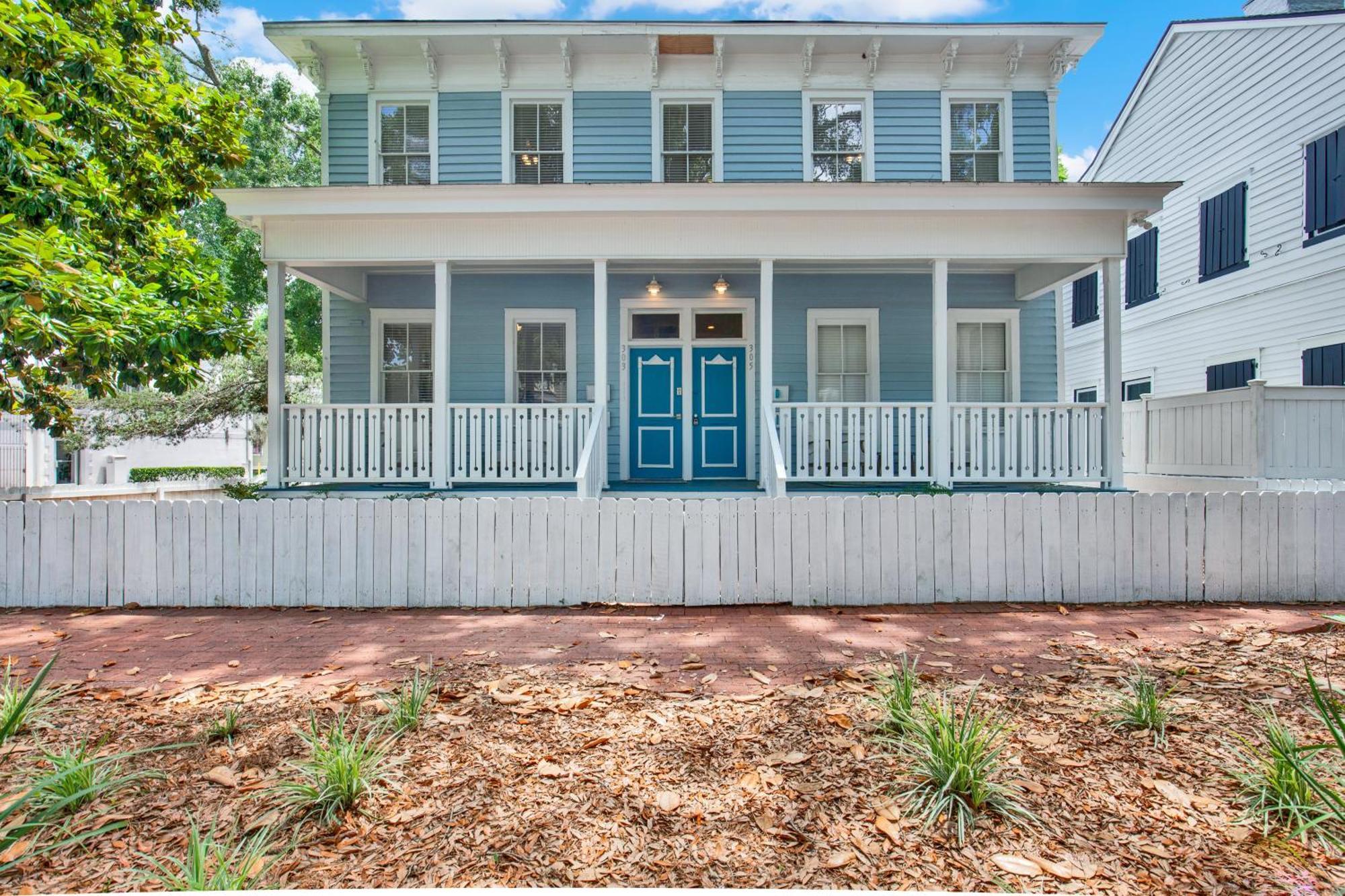 Holiday home Comfortable Executive By The Park Heated Pool Access 1395 Savannah