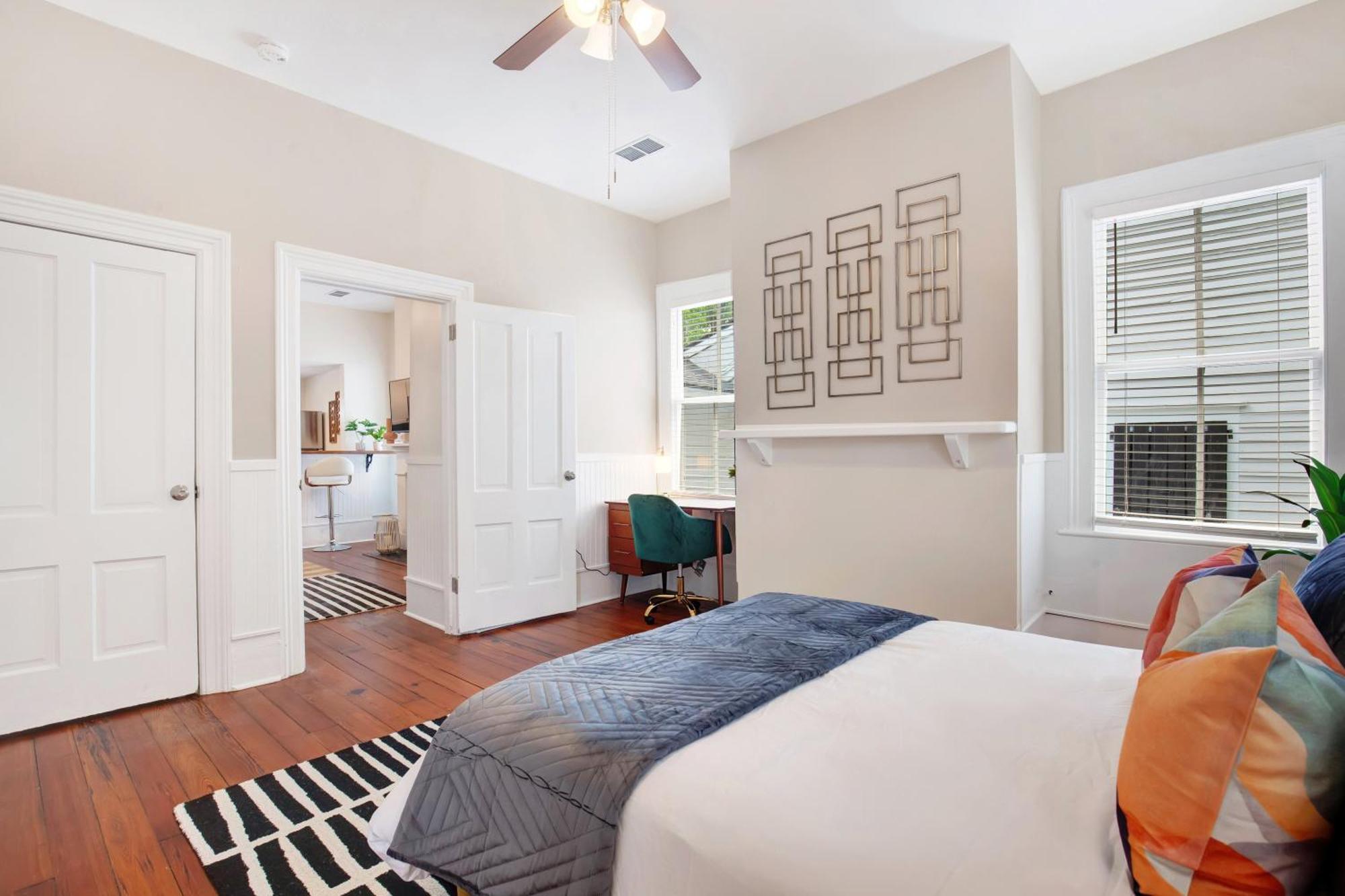 Comfortable Executive By The Park Heated Pool Access 1395