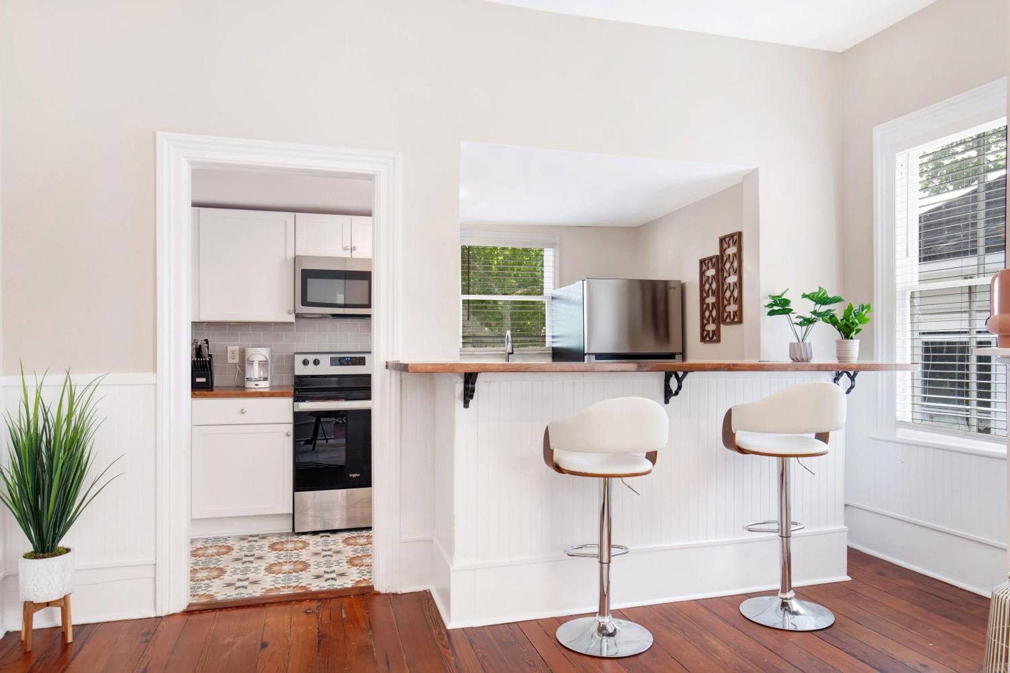 Comfortable Executive By The Park Heated Pool Access 1395 Holiday home