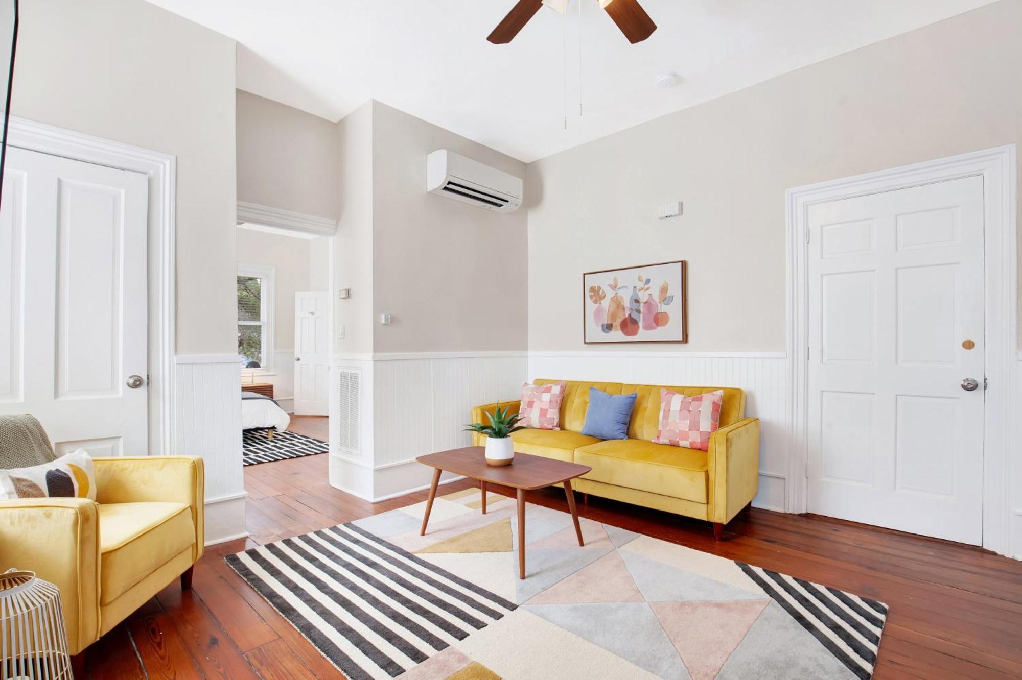 Comfortable Executive By The Park Heated Pool Access 1395 Holiday home