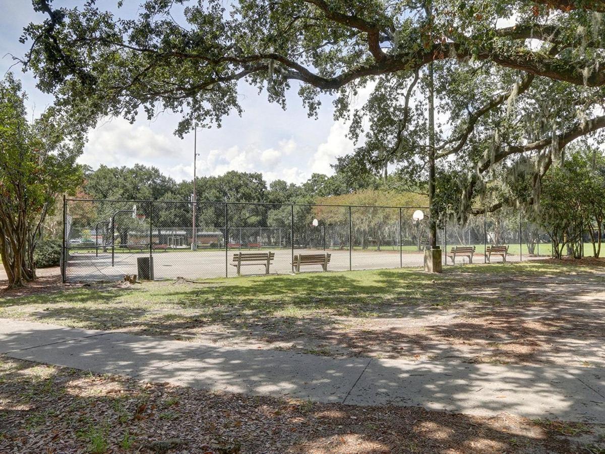 Comfortable Executive By The Park Heated Pool Access 1394