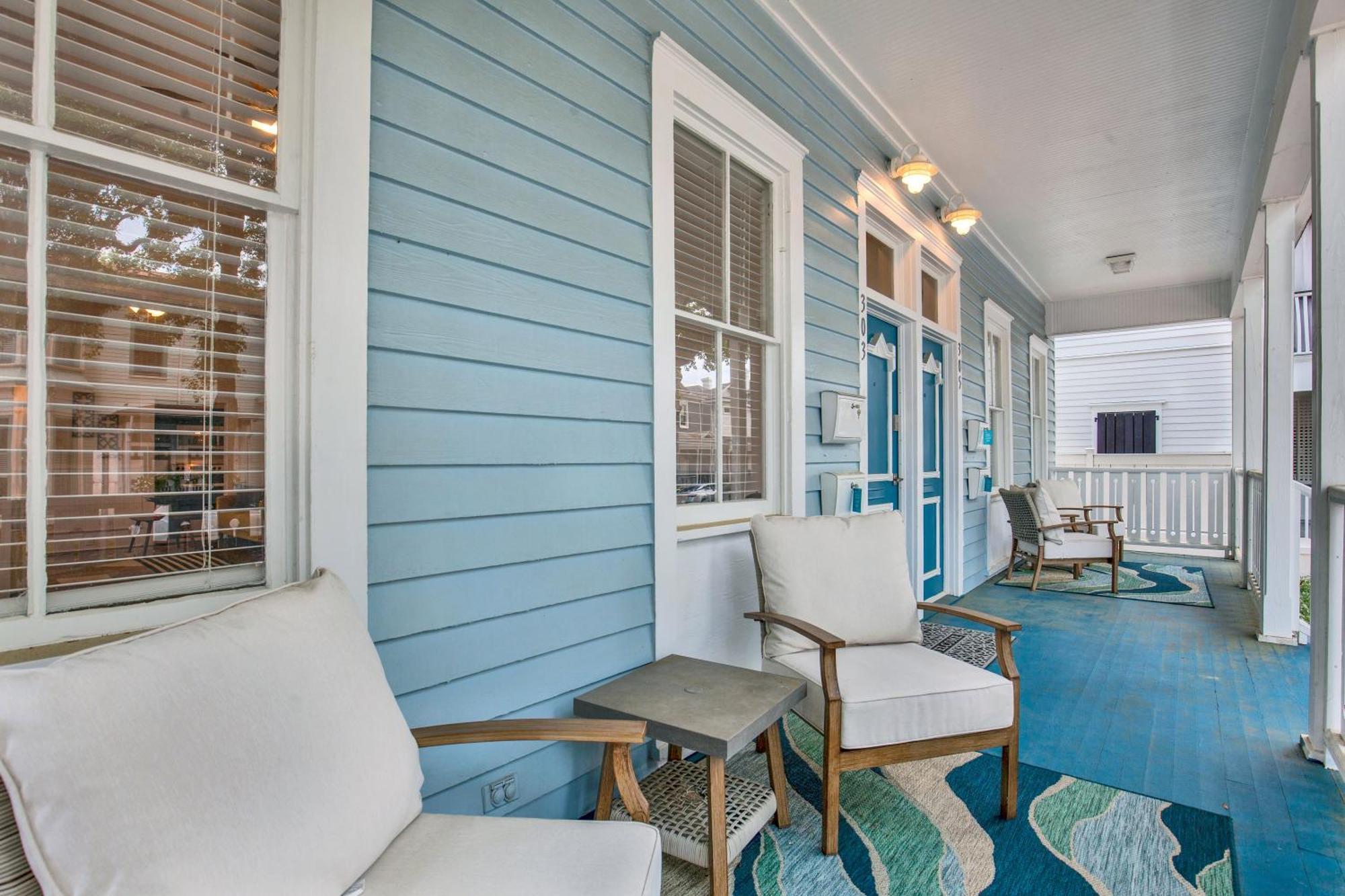 Comfortable Executive By The Park Heated Pool Access 1394 Holiday home