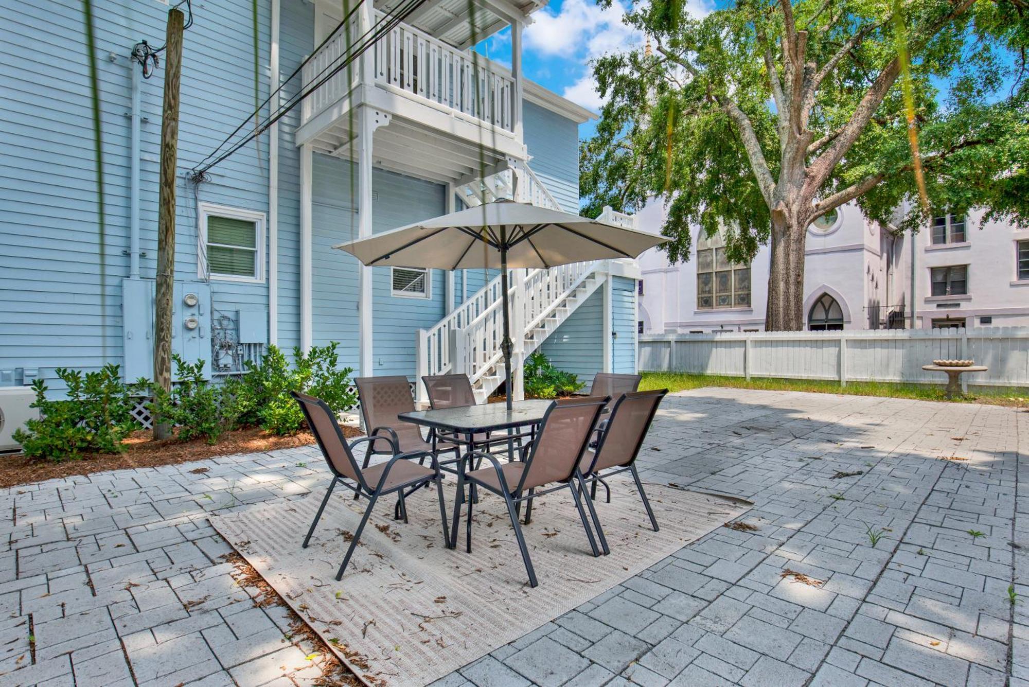 Comfortable Executive By The Park Heated Pool Access 1394