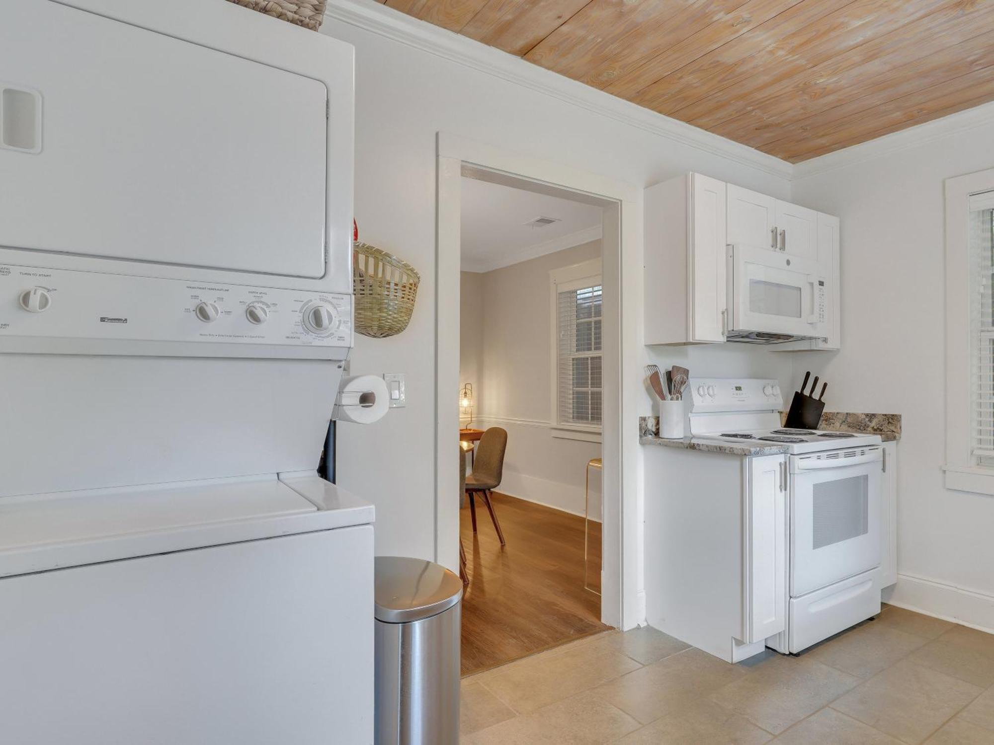Charming Near Forsyth Park Heated Pool Access Walk To Restaurants Historic Sites 1390 Holiday home *