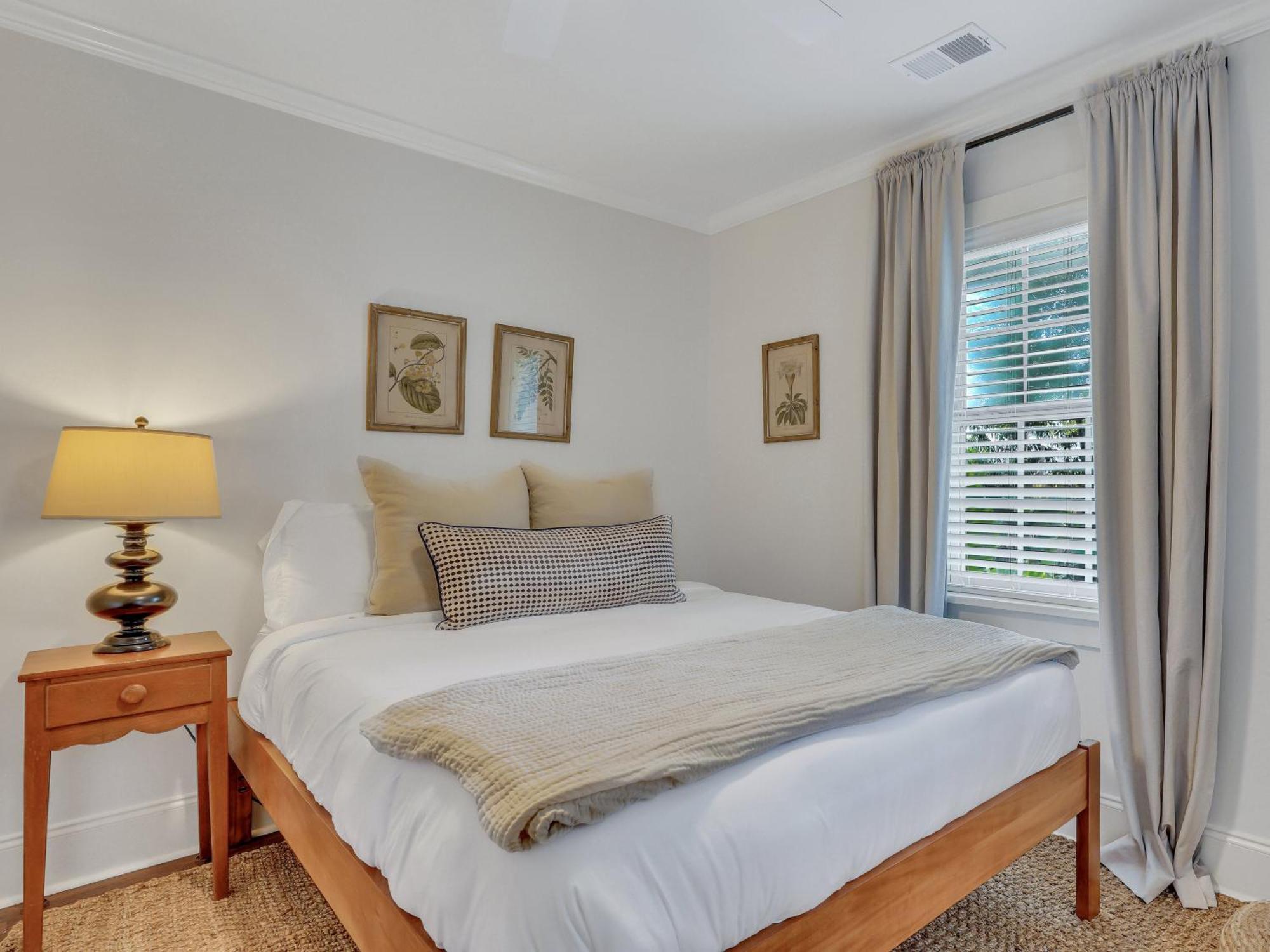 Holiday home Charming Near Forsyth Park Heated Pool Access Walk To Restaurants Historic Sites 1390 Savannah