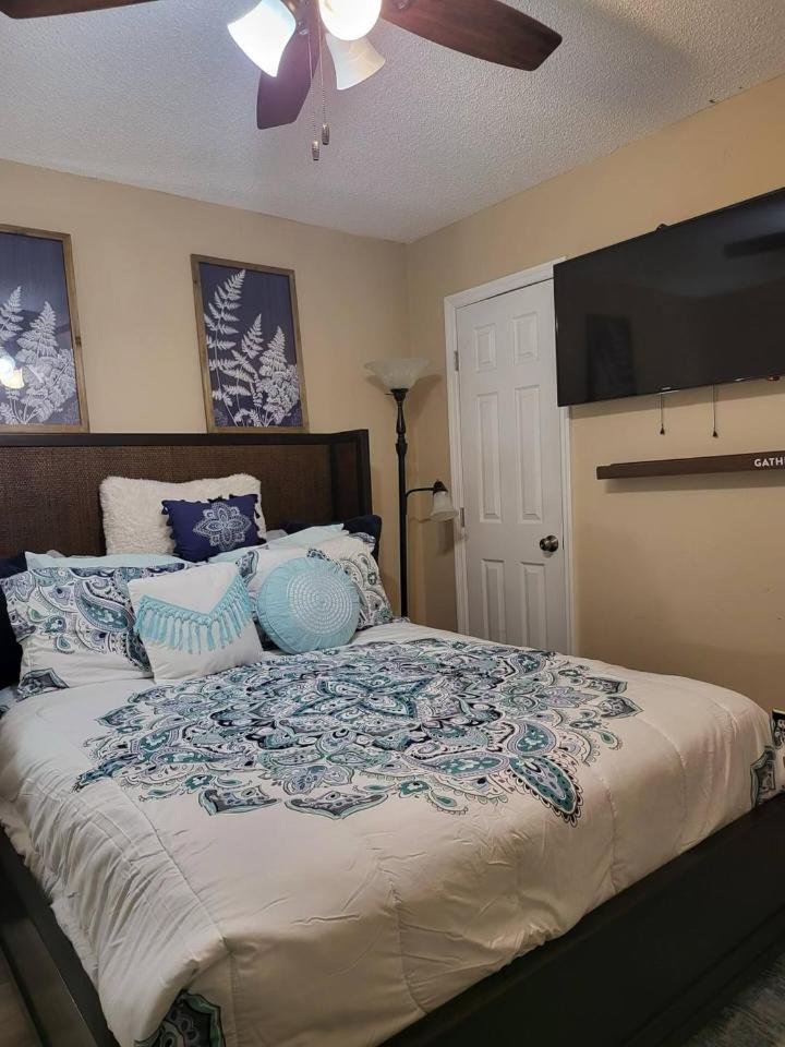 Cozy Oak Street Luxury Hotel 5*