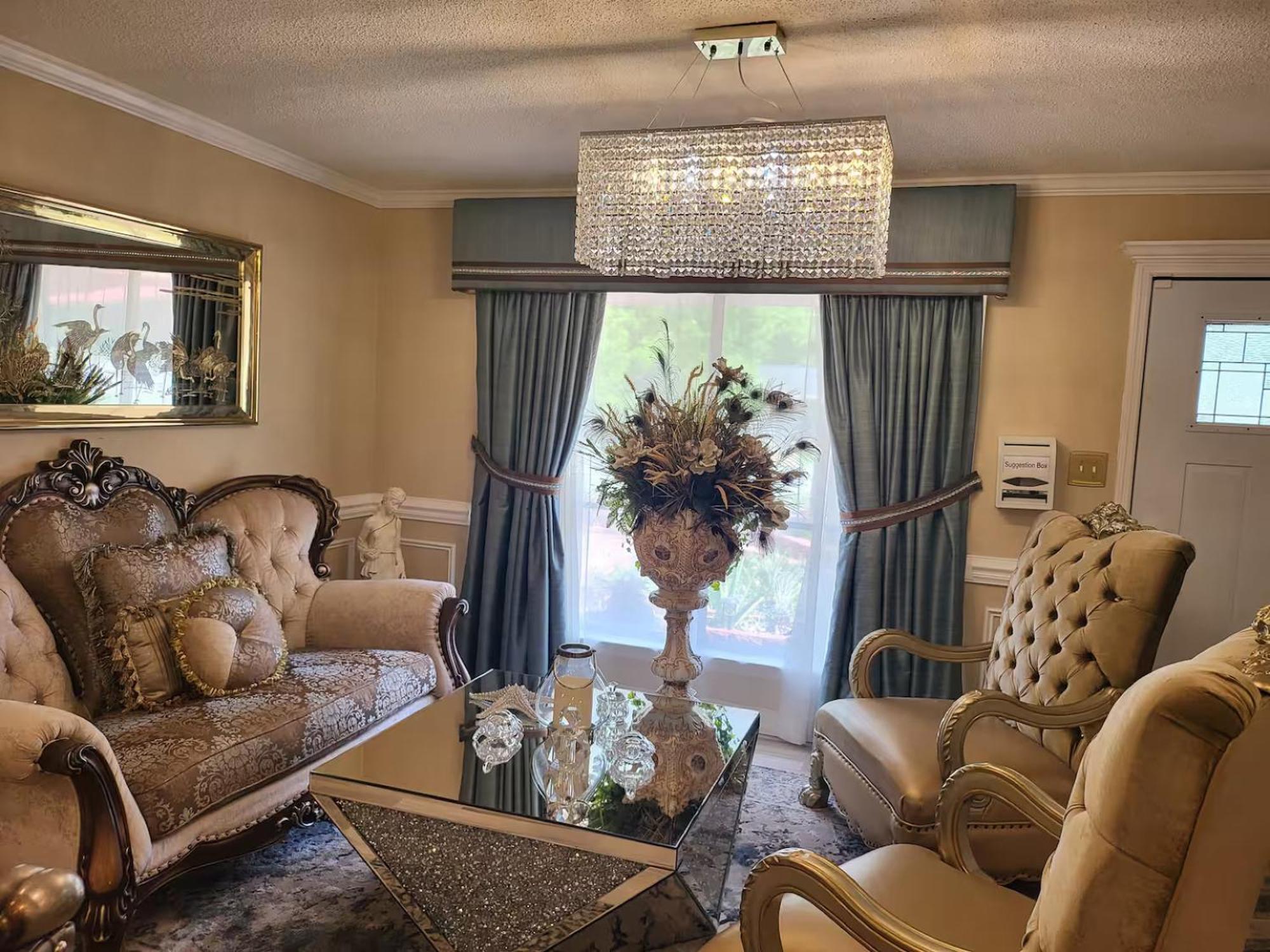 Cozy Oak Street Luxury
