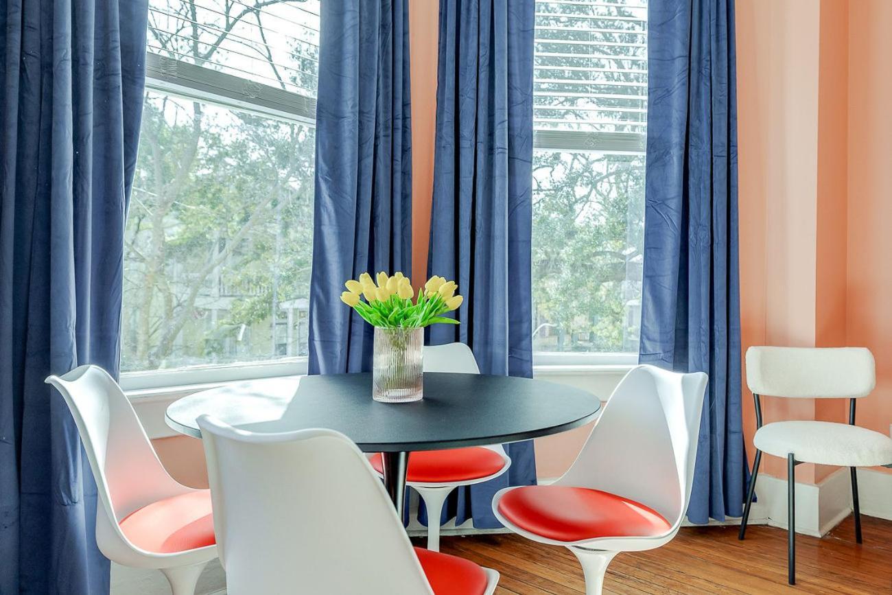 Red Brick Beauty In Downtown Chalet *