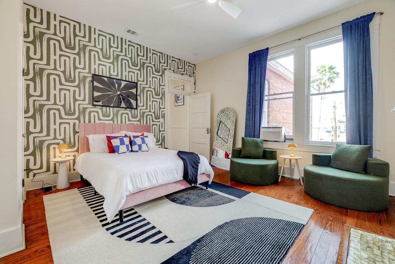 Red Brick Beauty In Downtown Chalet Savannah