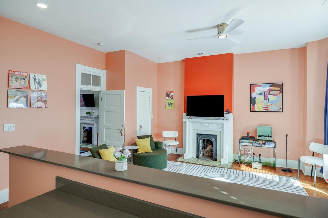 Red Brick Beauty In Downtown Chalet *