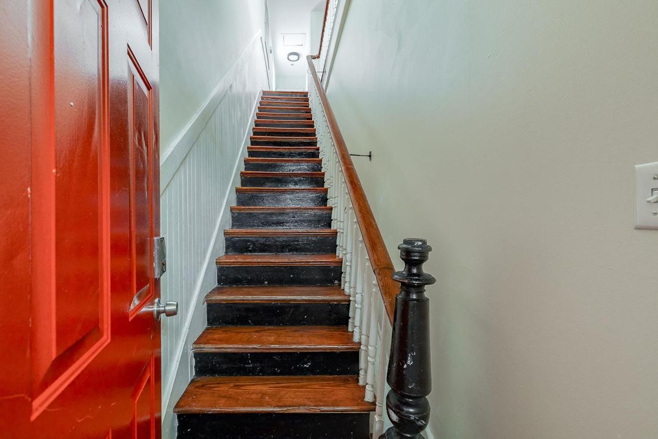 Red Brick Beauty In Downtown Chalet *