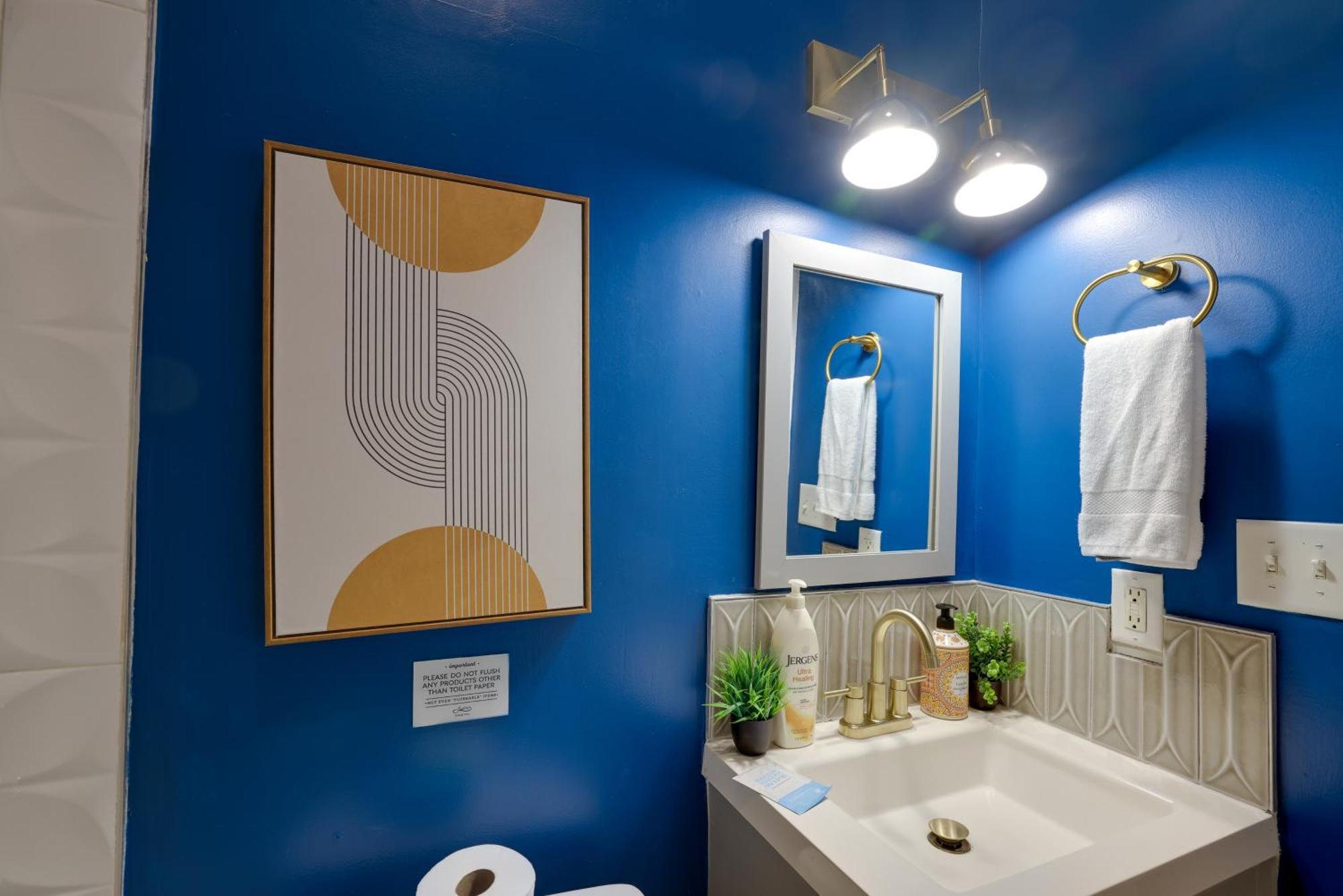 Apartment Mid-century Getaway