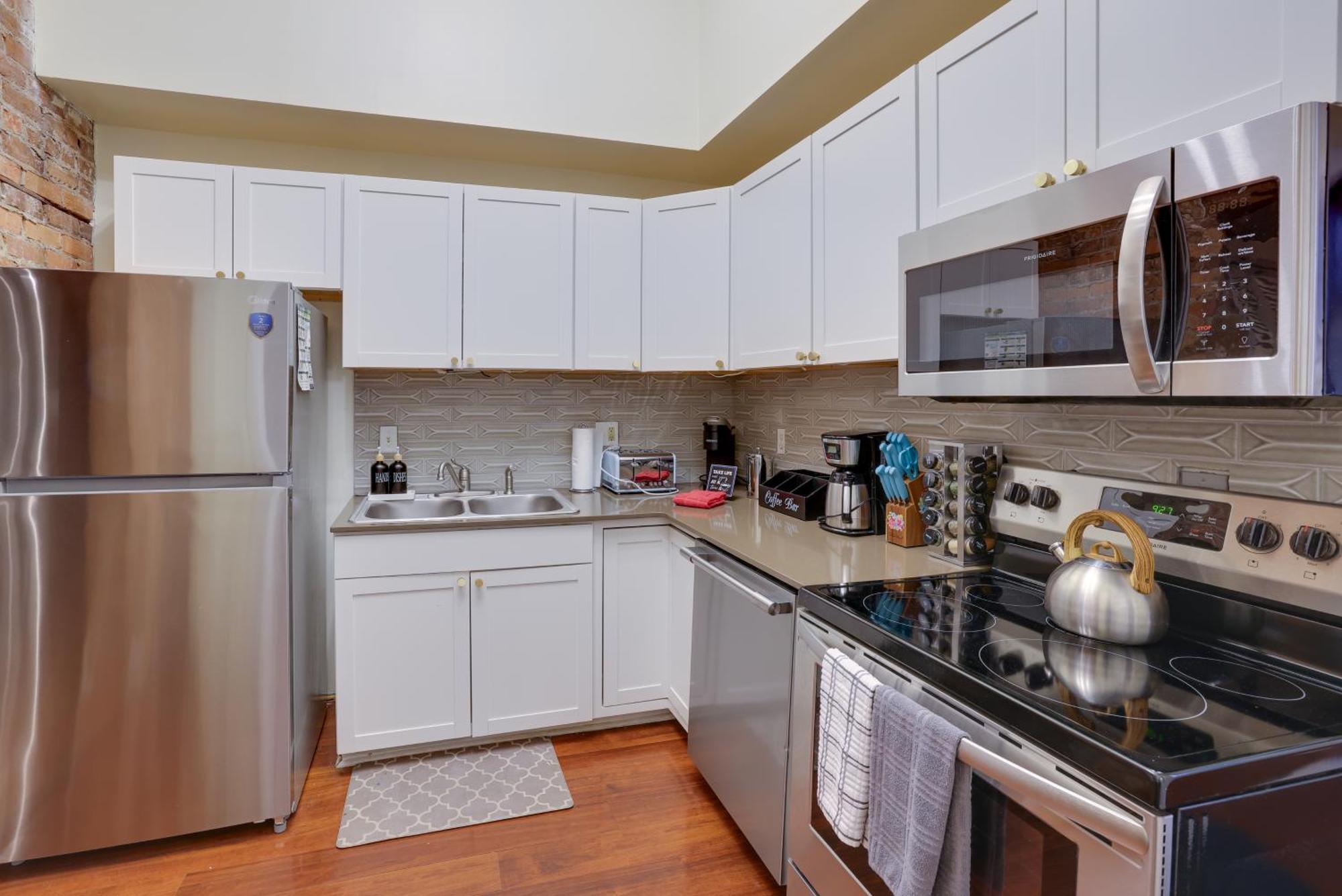 Mid-century Getaway Apartment Savannah