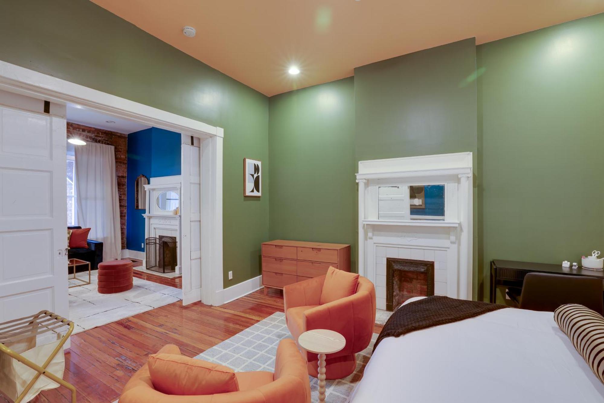 Apartment Mid-century Getaway *