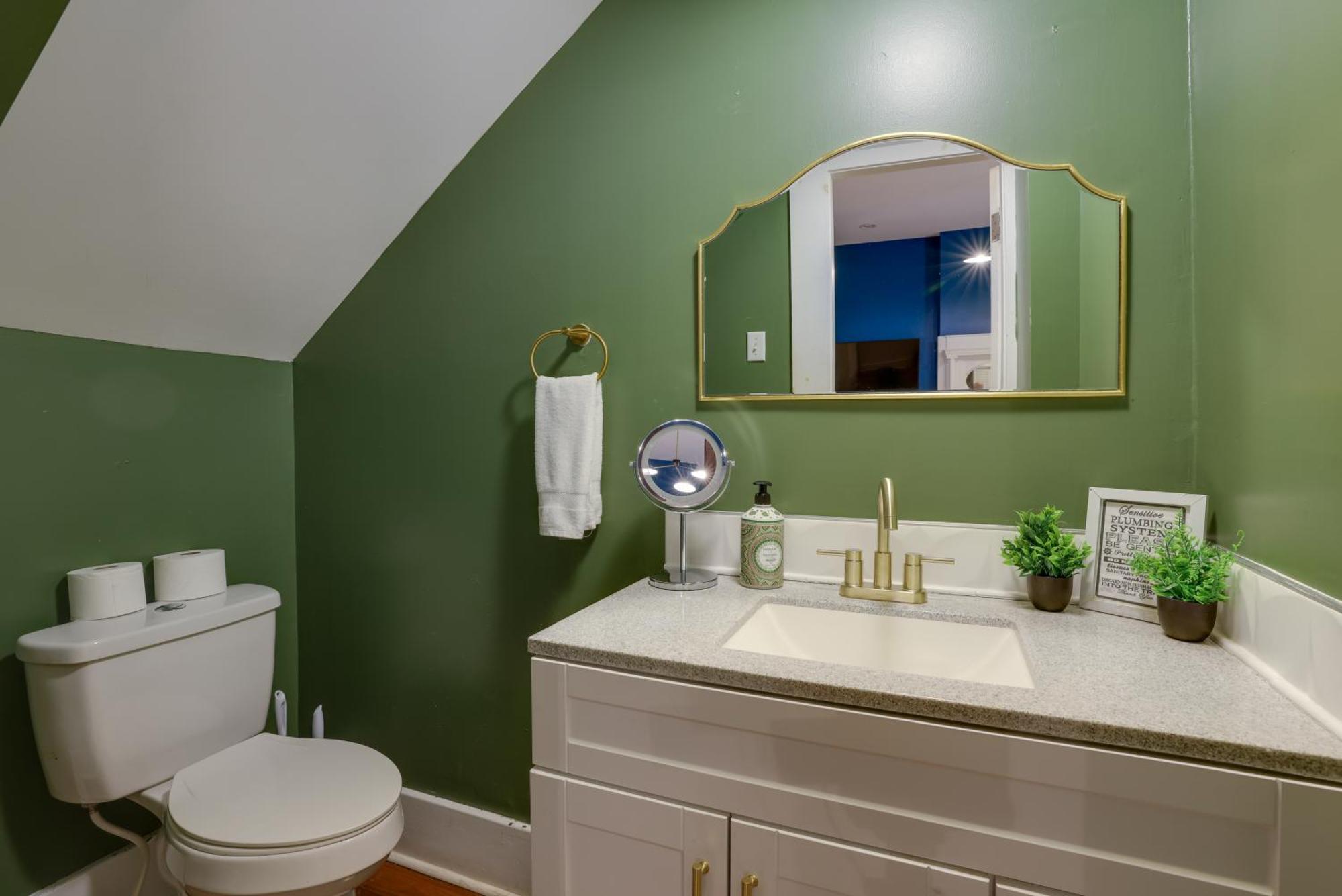 Apartment Mid-century Getaway Savannah