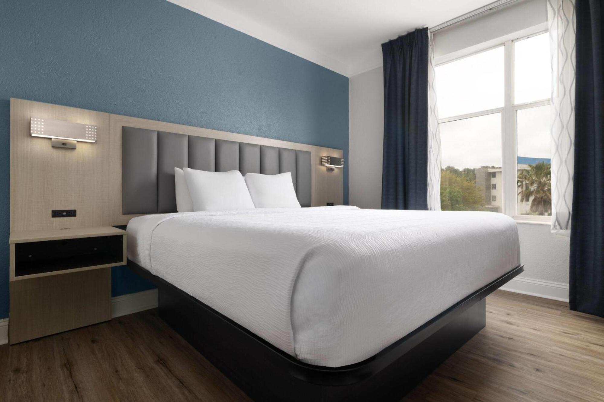 Wingate By Wyndham Savannah Gateway Hotel