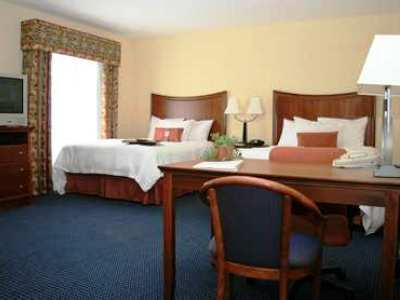 Hampton & - I-95 South - Gateway Hotel