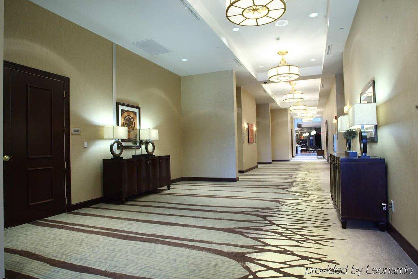 Hotel Embassy Airport 4*