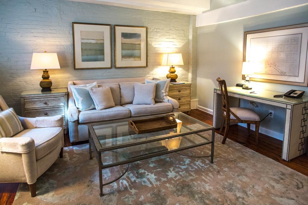 Hotel Olde Harbour Inn, Historic Of Collection