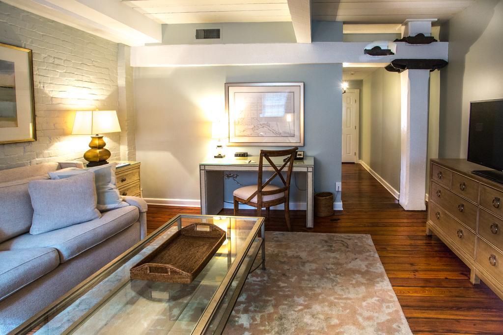 Hotel Olde Harbour Inn, Historic Of Collection