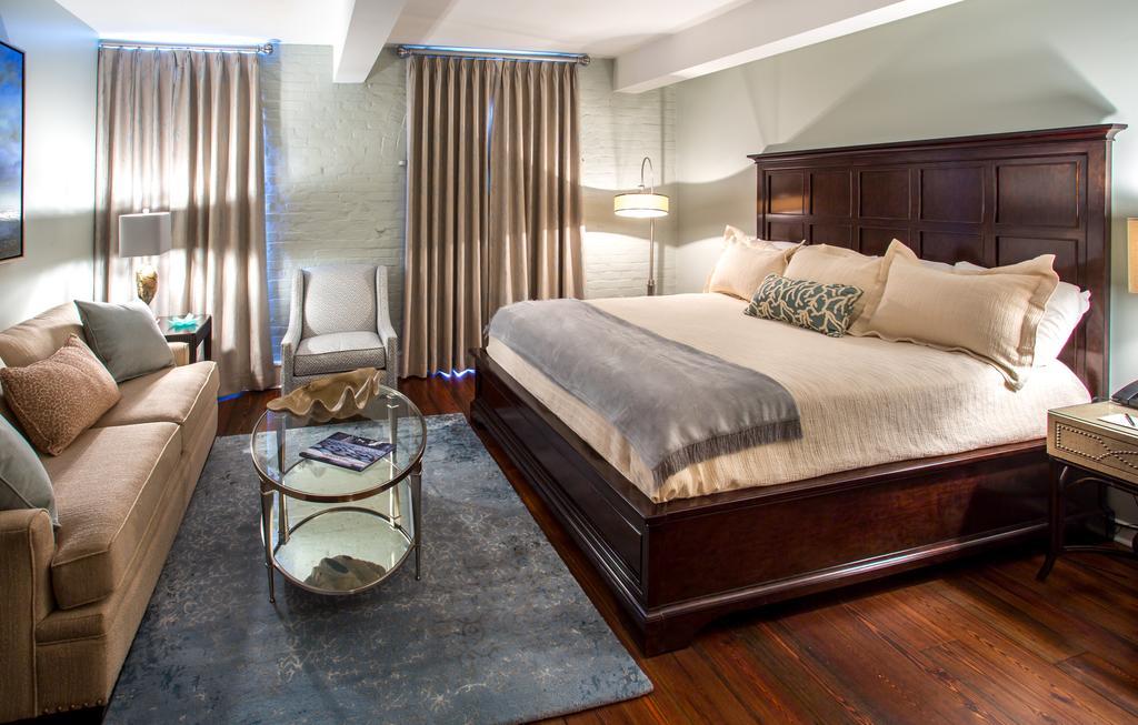 Hotel Olde Harbour Inn, Historic Of Collection