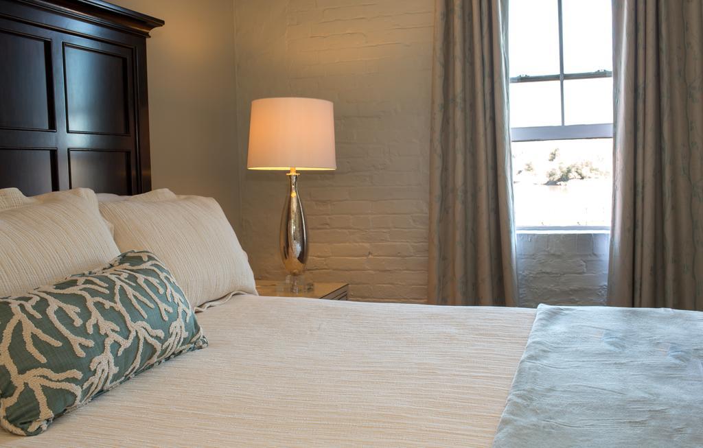 Hotel Olde Harbour Inn, Historic Of Collection