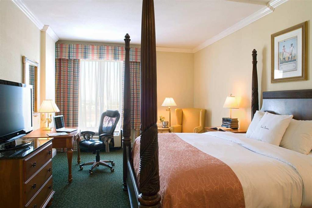Doubletree By Hilton Historic Hotel Savannah