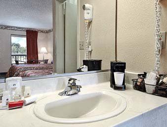 Quality I-95 Inn Savannah