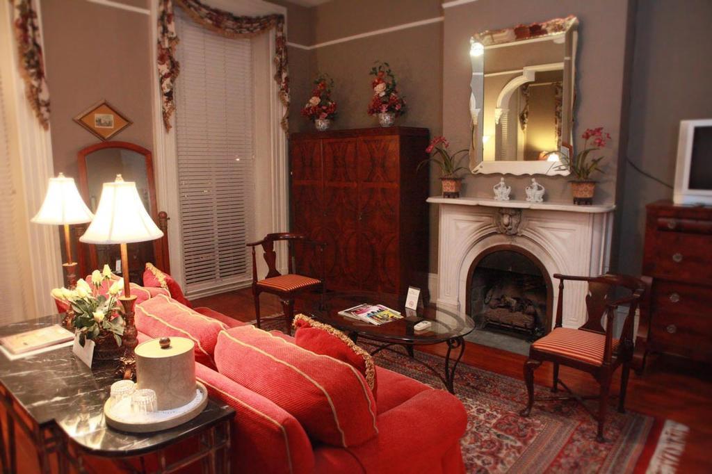 Dresser Palmer House Bed & Breakfast
