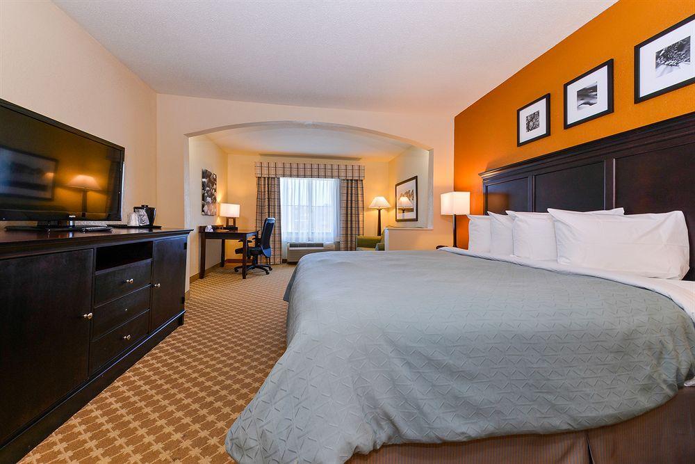 Country & By Radisson, Gateway, Ga Savannah