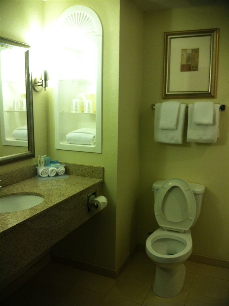 Express & Midtown By Ihg Hotel 3*