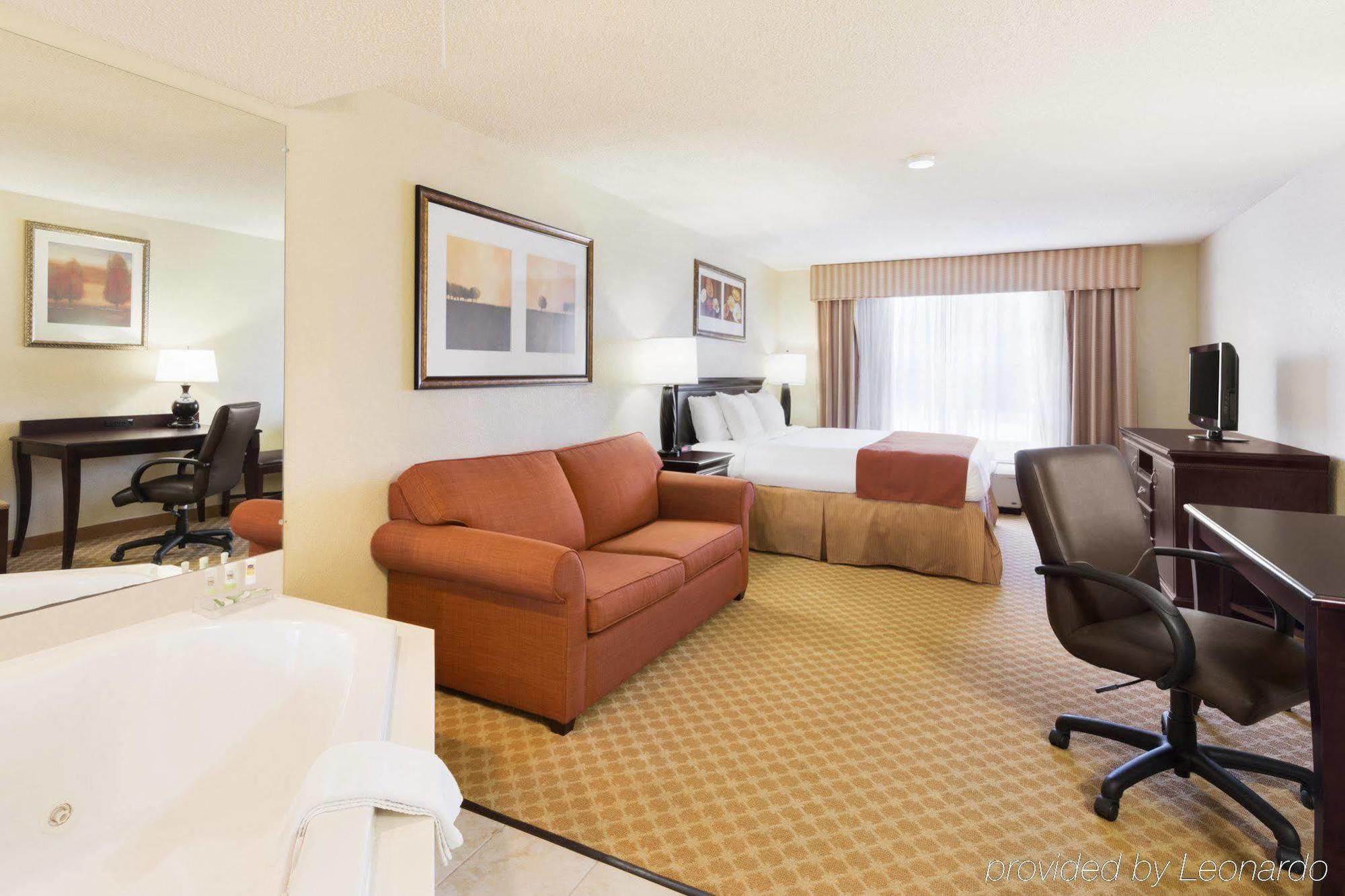 Country & By Radisson, Midtown, Ga Savannah