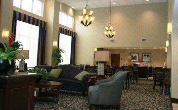 Hampton & - I-95 South - Gateway Hotel